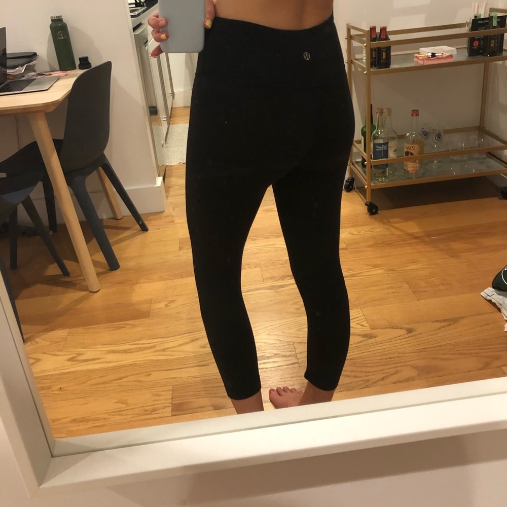 black cropped lulu leggings